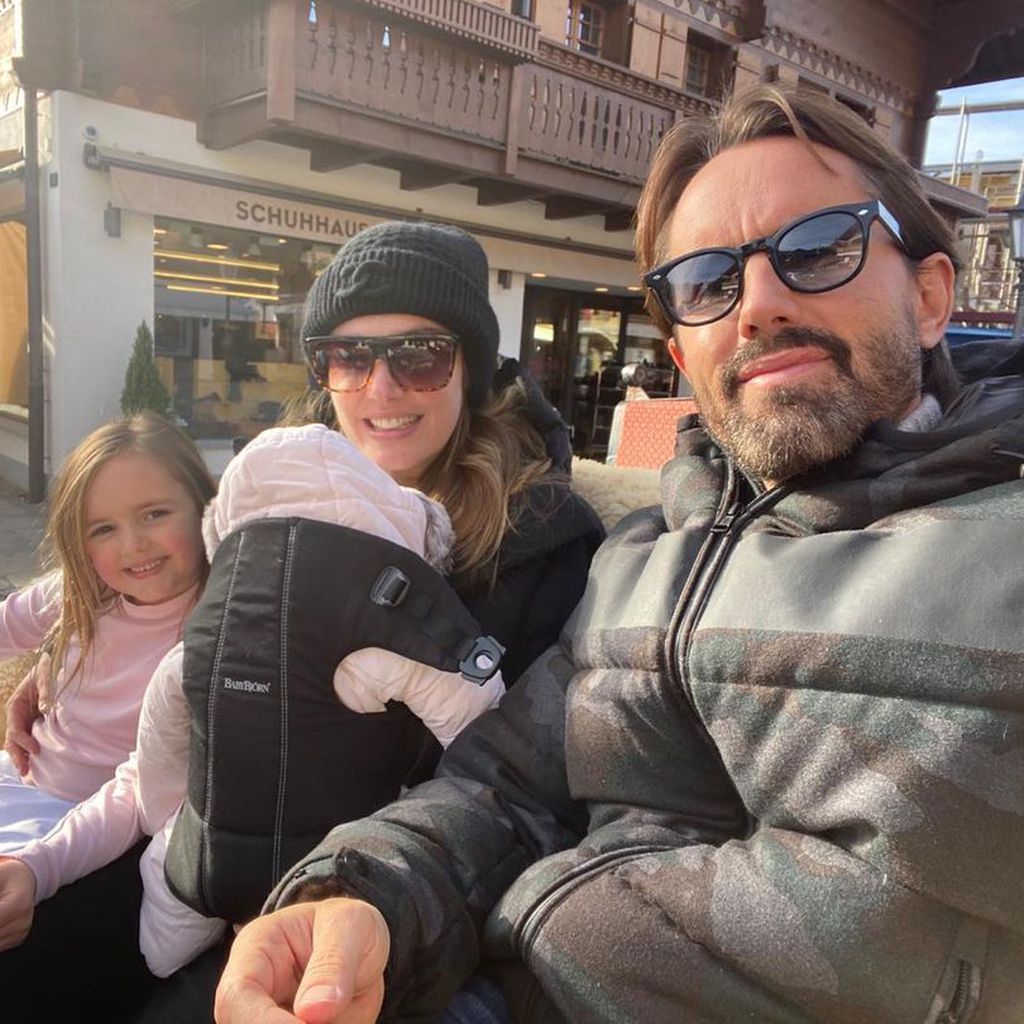 Tamara Ecclestone mit ihrem Mann Jay Rutland und ihren beiden Töchtern