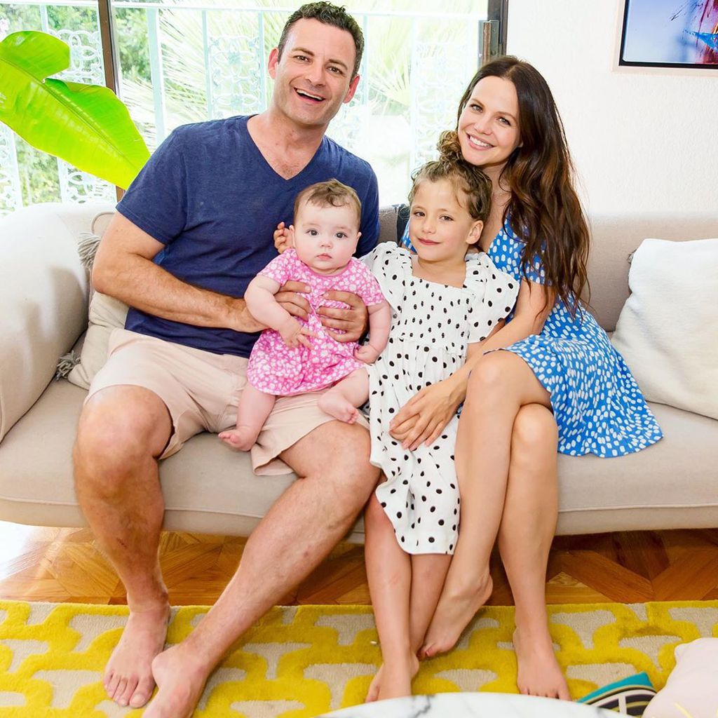 Tammin Sursok und Sean McEwen mit ihren Töchtern Phoenix und Lennon
