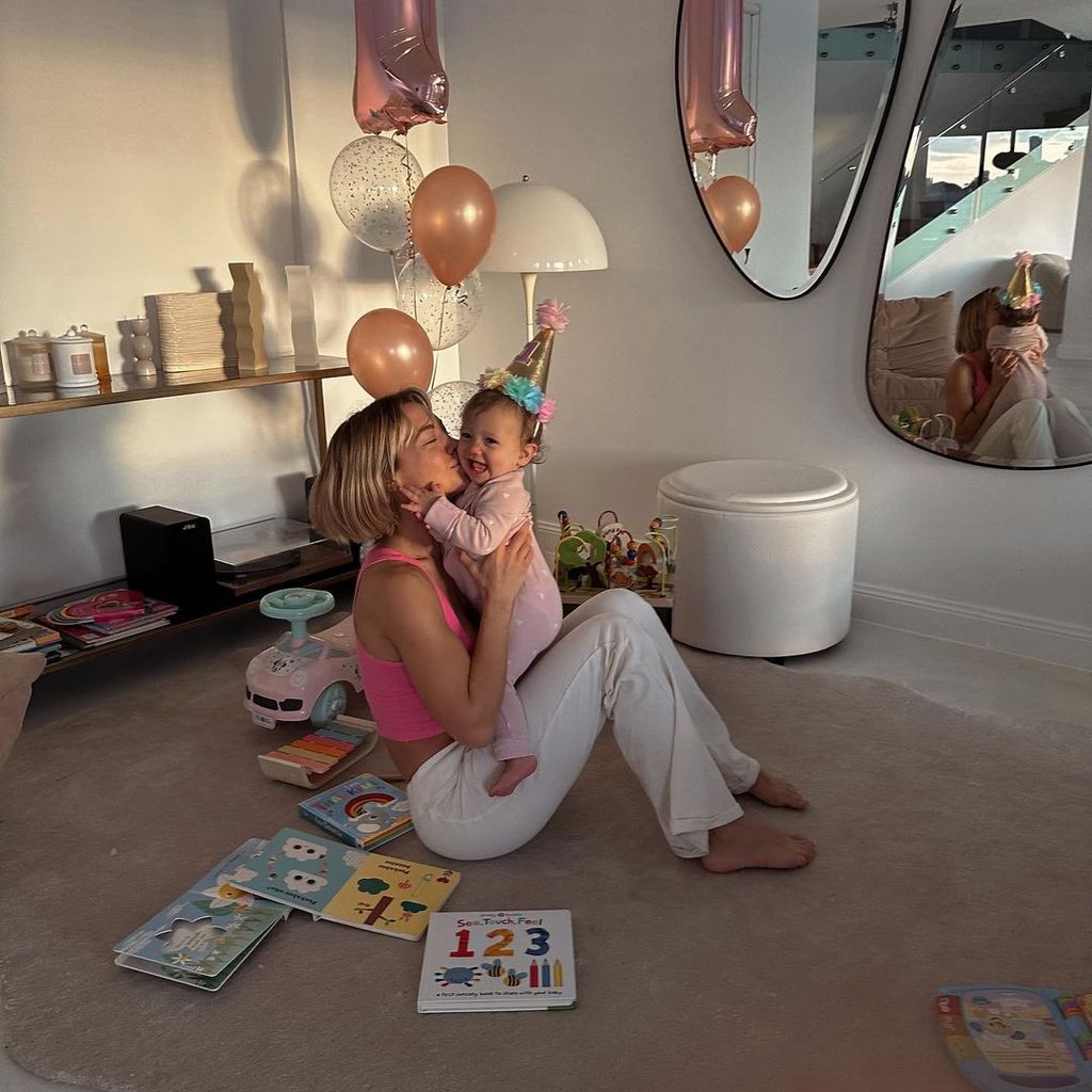Tammy Hembrow mit ihrer Tochter