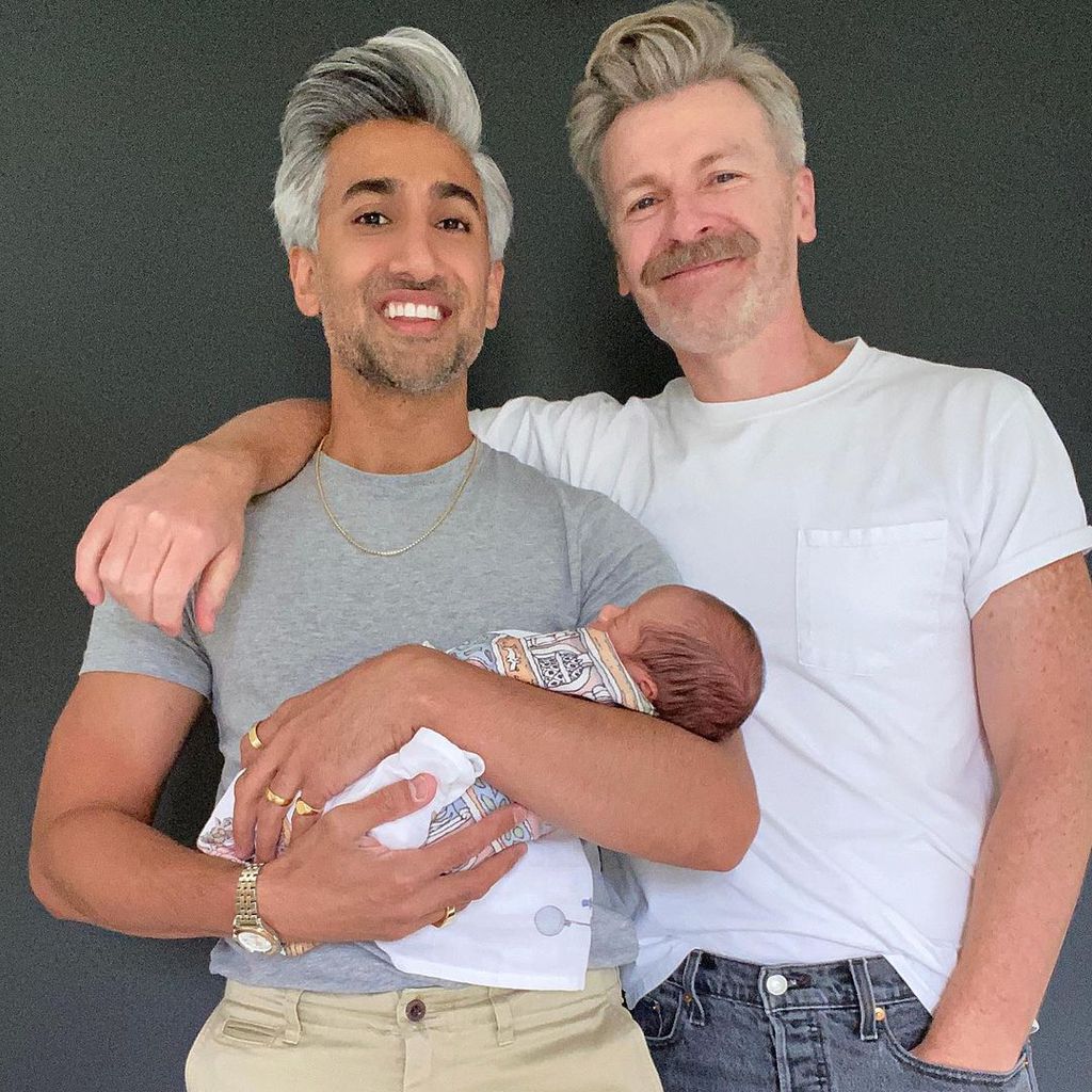 Tan France, sein Mann Rob und ihr Baby Ismail im Juli 2021