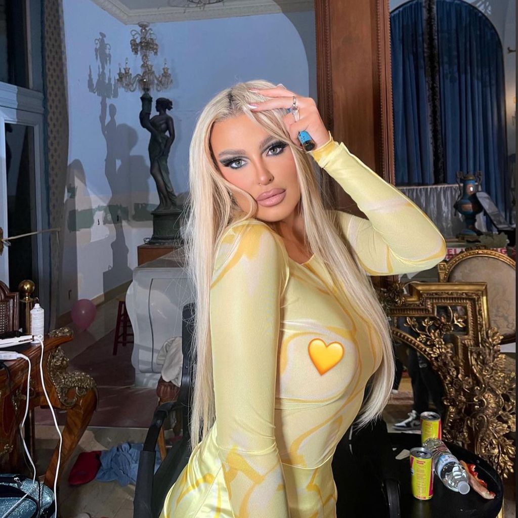 Tana Mongeau, YouTuberin