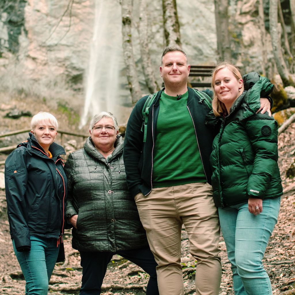 "Schwiegertochter gesucht"-Gerhard mit seiner Mutter Karin und den Kandidatinnen Tanja und Nadine