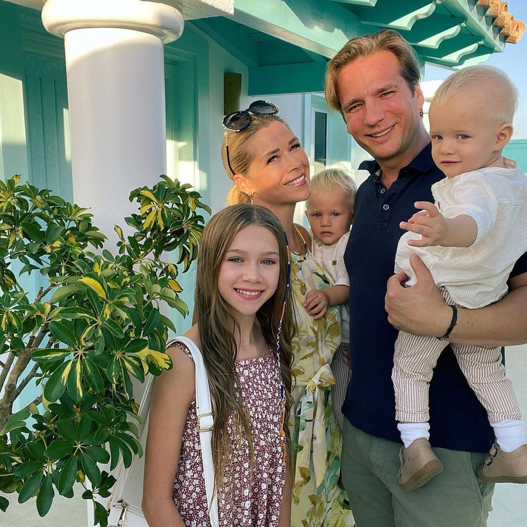 Tanja Szewczenko und ihre Familie im Oktober 2022