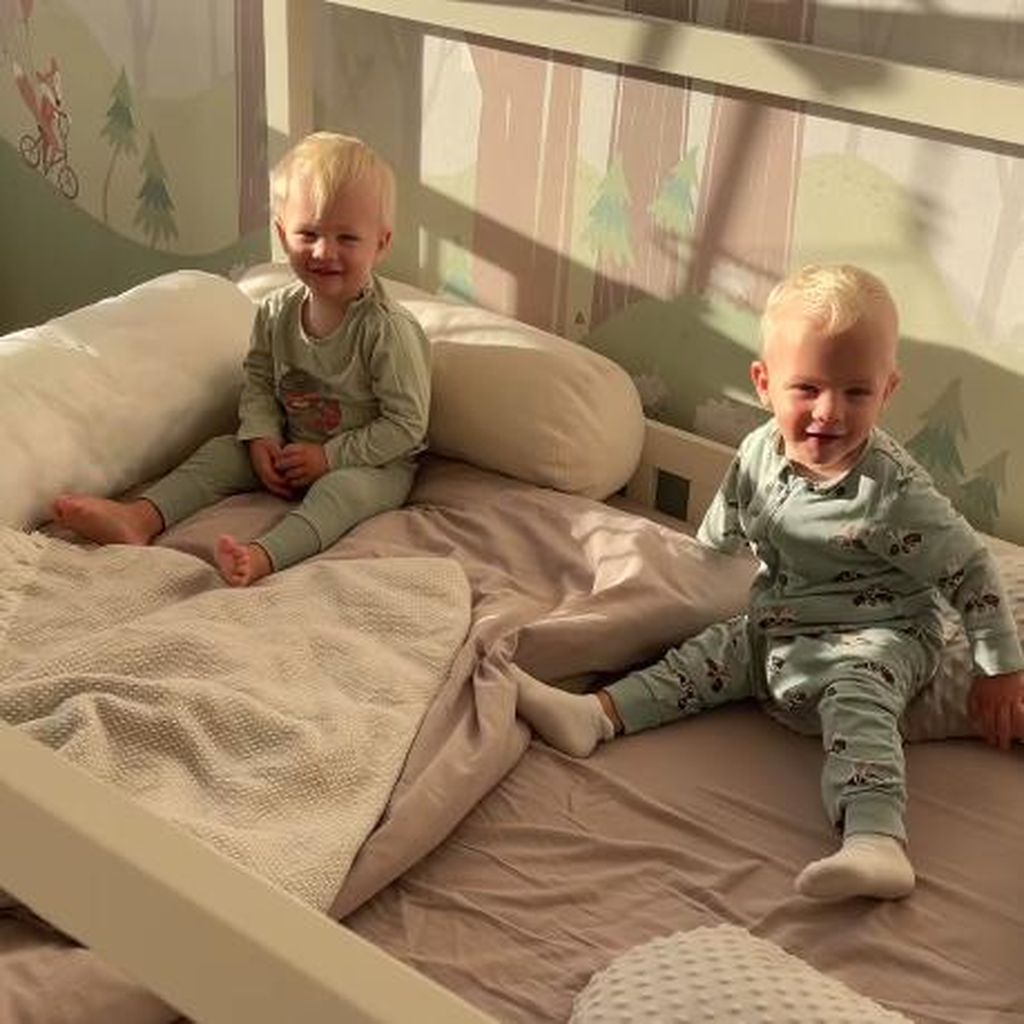 Tanja Szewczenkos Zwillinge im Oktober 2022