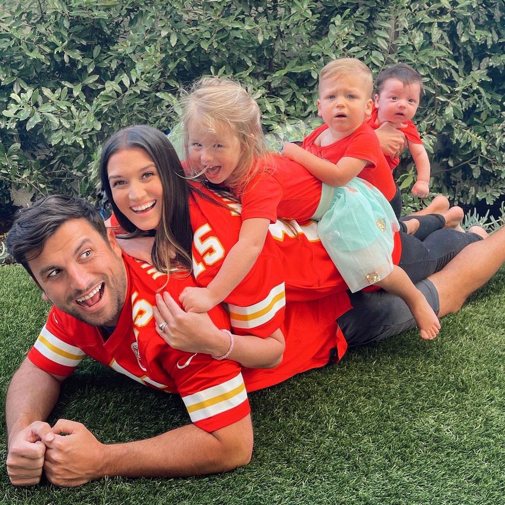 Tanner Tolpert und Jade Roper Tolbert mit ihren Kindern