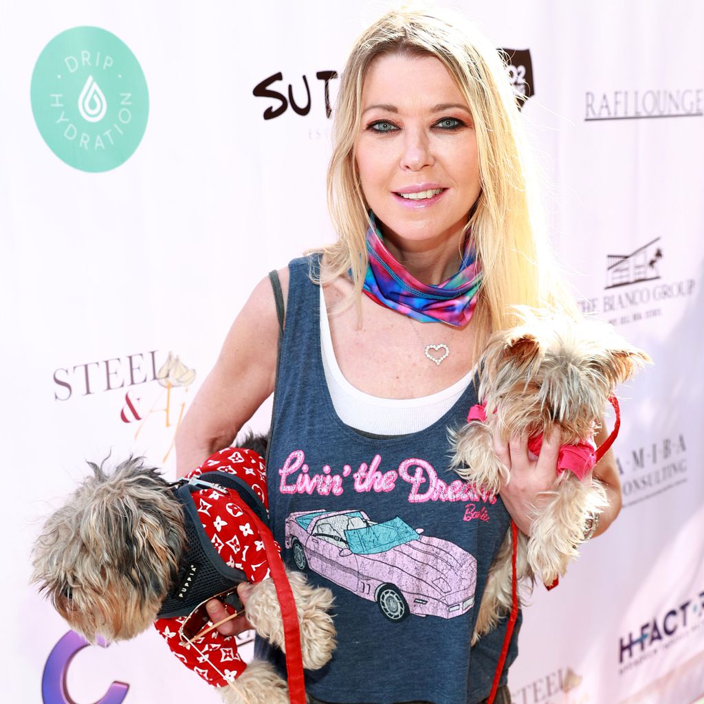 Tara Reid mit ihren Hunden im März 2021 in Kalifornien
