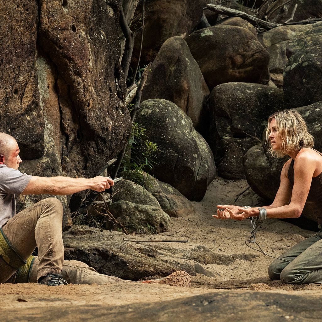 Taron Egerton und Charlize Theron in einer Szene aus dem Netflix-Film "Apex" (2026)
