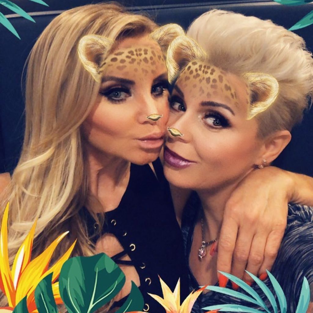 Tatjana Gsell und Mona Buruncuk kurz vor dem Abflug ins Dschungelcamp 2018