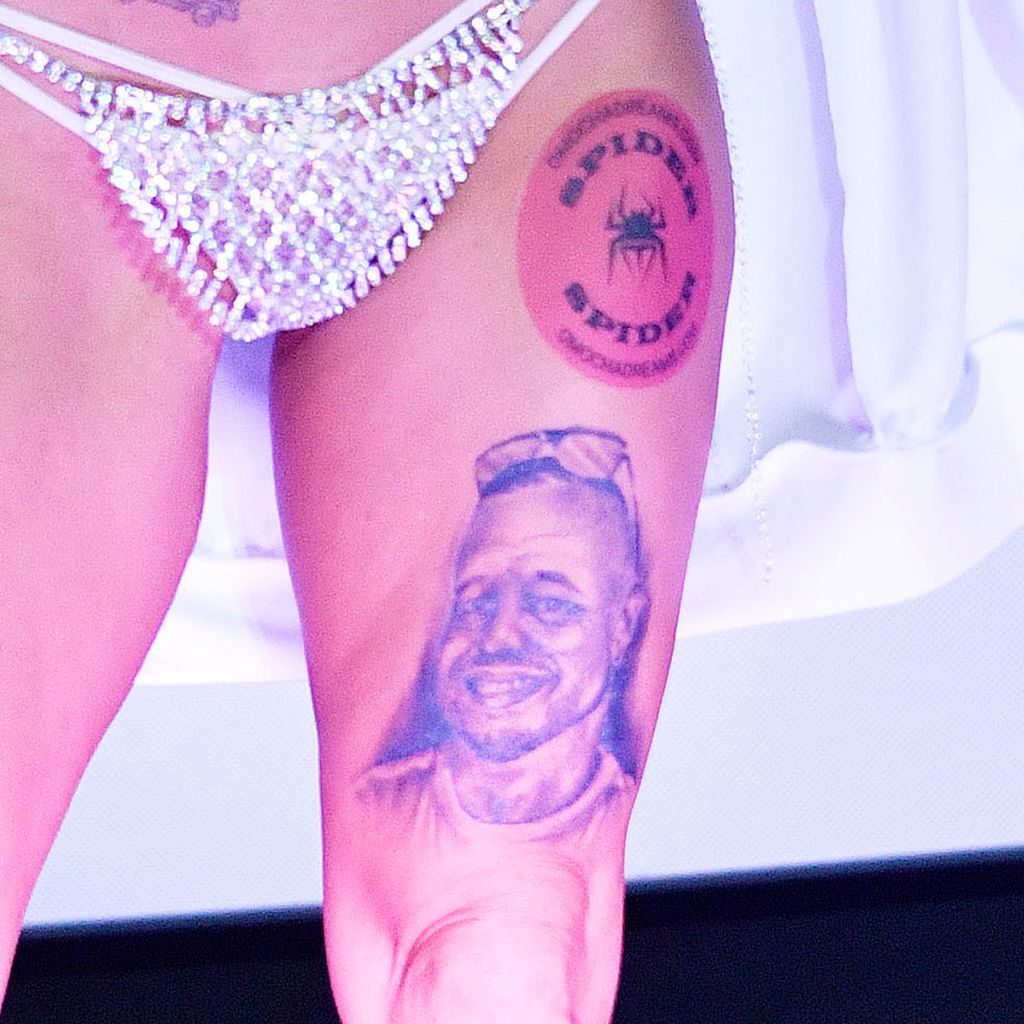 Tattoo von Eric Sindermann auf Desiree Hansens Bein