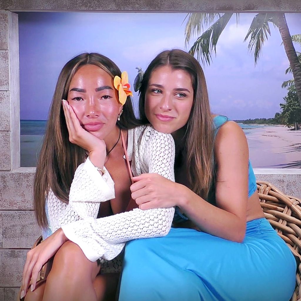 Tatum Koch und Stella Stegemann nach der "Love Island VIP"-Paarungszeremonie, 2025