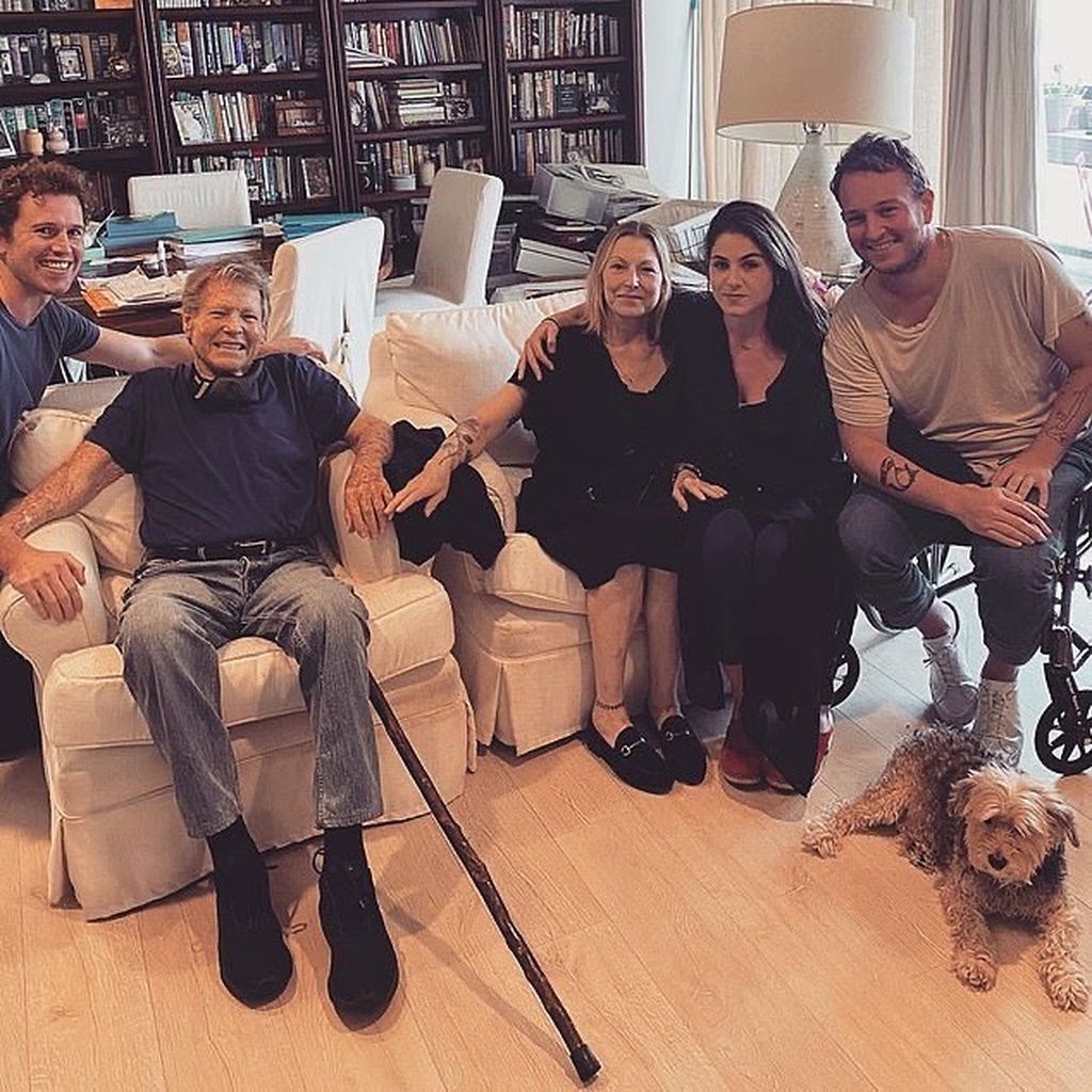 Tatum O'Neal (M.) mit ihrem Vater Ryan (2.v.l.) und ihren Kindern Sean, Emily und Levin