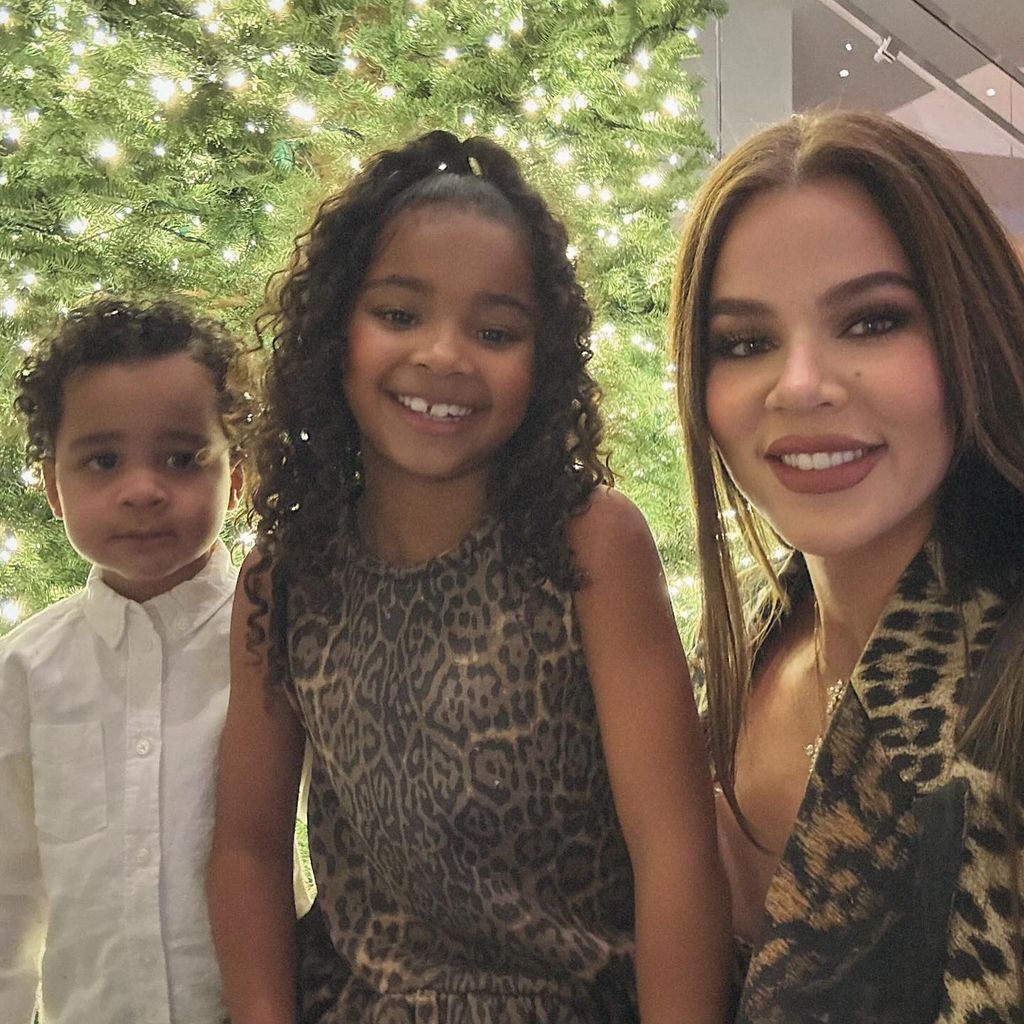 Tatum und True Thompson mit Khloé Kardashian, Dezember 2024
