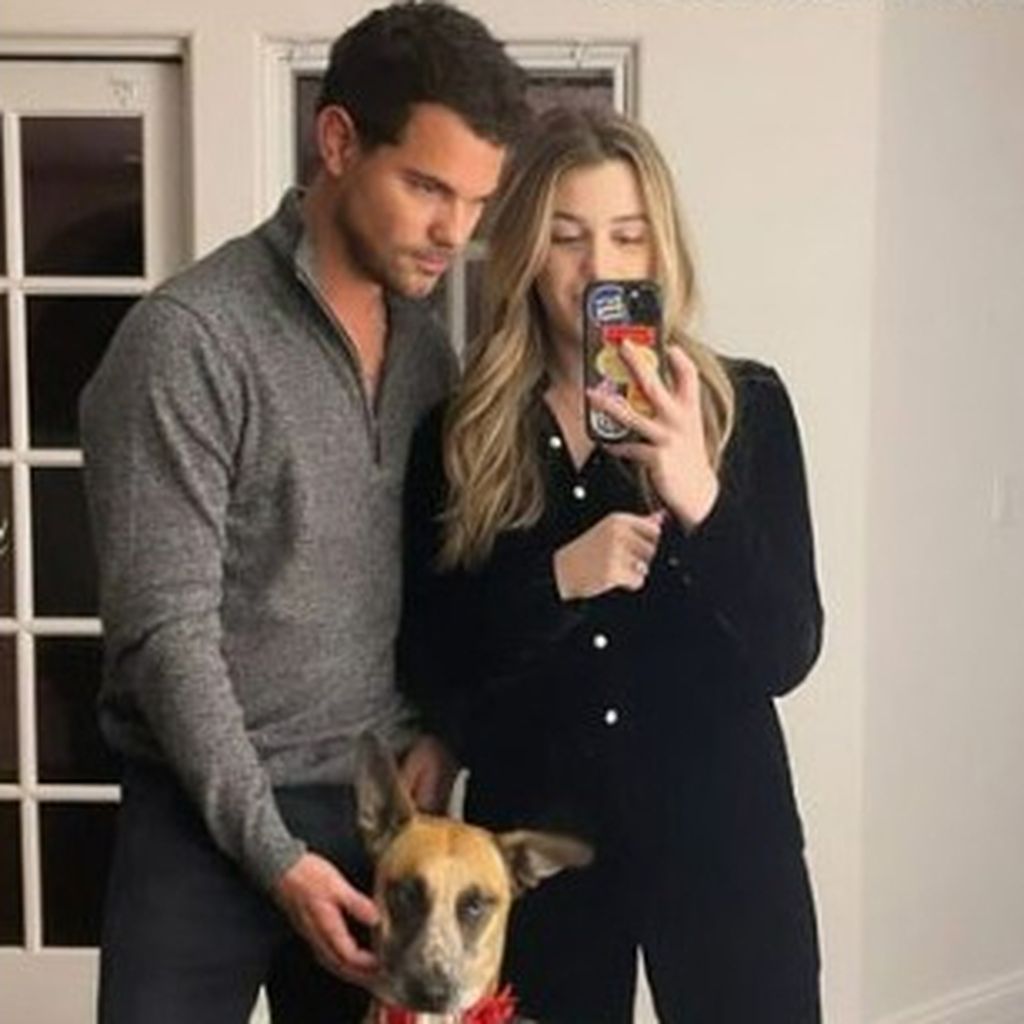 Taylor Lautner mit seiner Frau und den Hunden