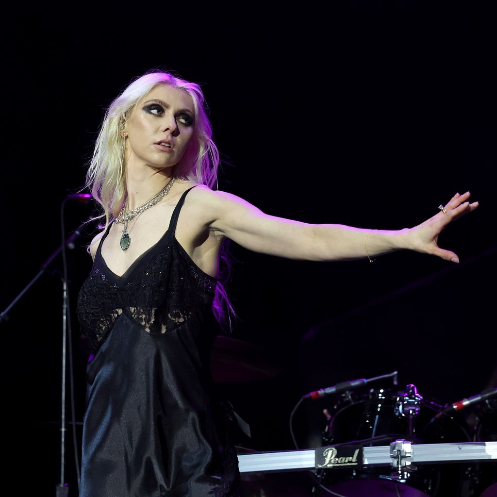Taylor Momsen performt mit The Pretty Reckless in Las Vegas 2025