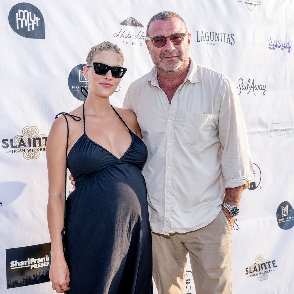 Taylor Neisen und Liev Schreiber, Juli 2023