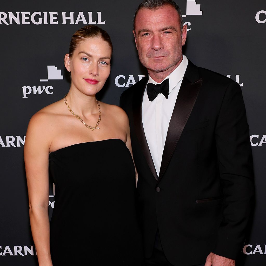 Taylor Neisen und Liev Schreiber im Oktober 2023 in New York City
