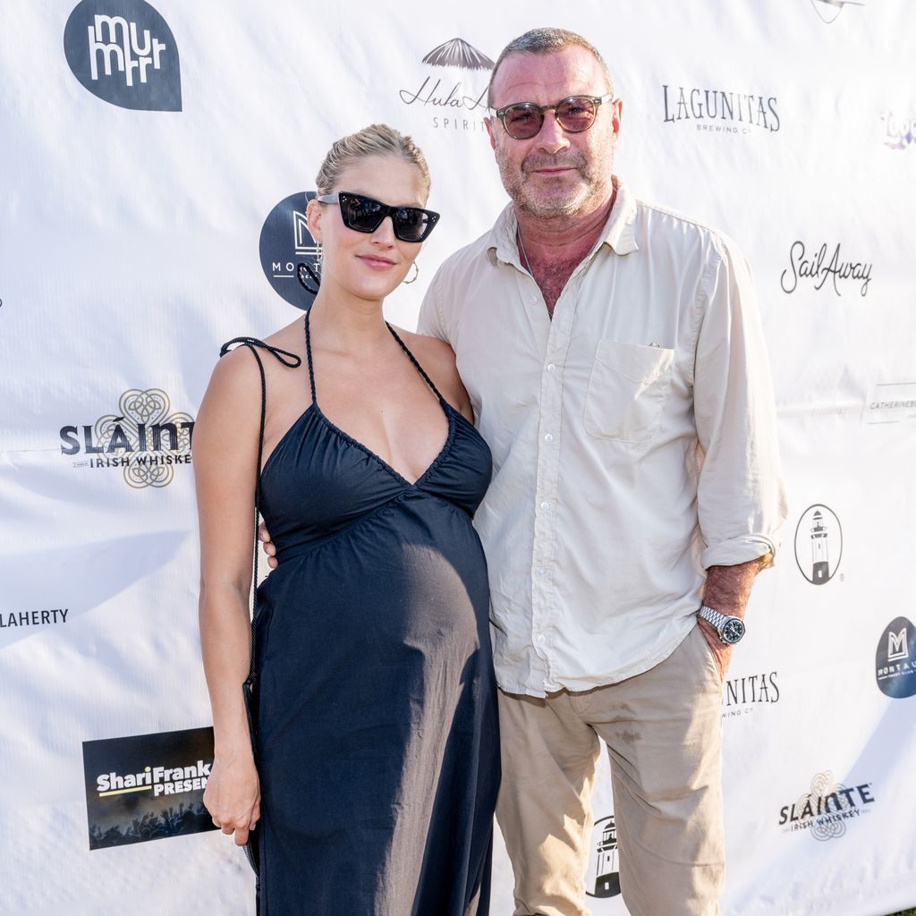 Taylor Neisen and Liev Schreiber, Juli 2023