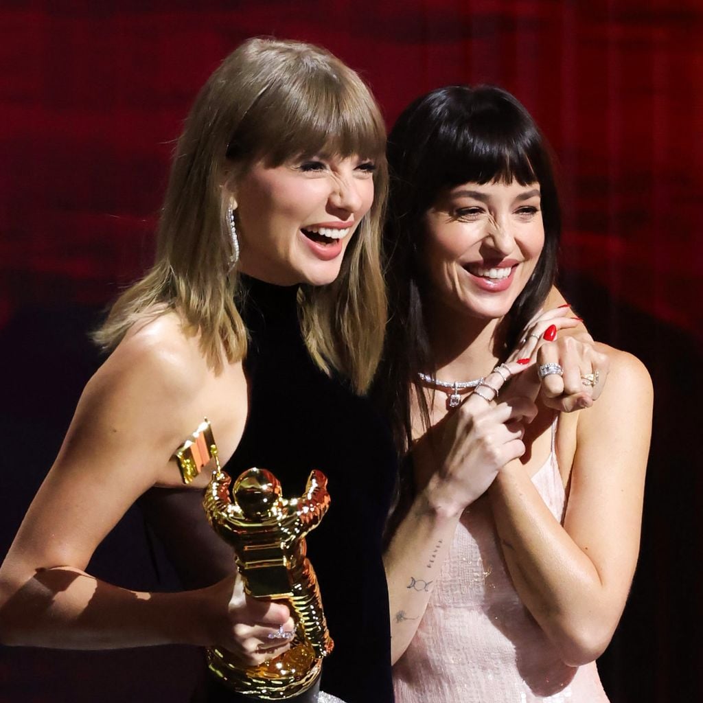 Taylor Swift und Dakota Johnson bei den MTV Video Music Awards, September 2026