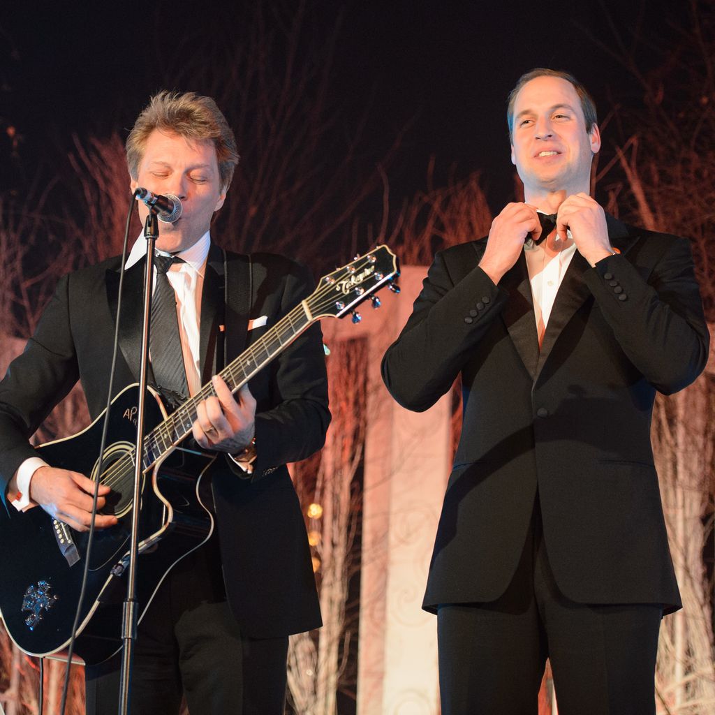 Taylor Swift, Jon Bon Jovi und Prinz William auf der Bühne, November 2013