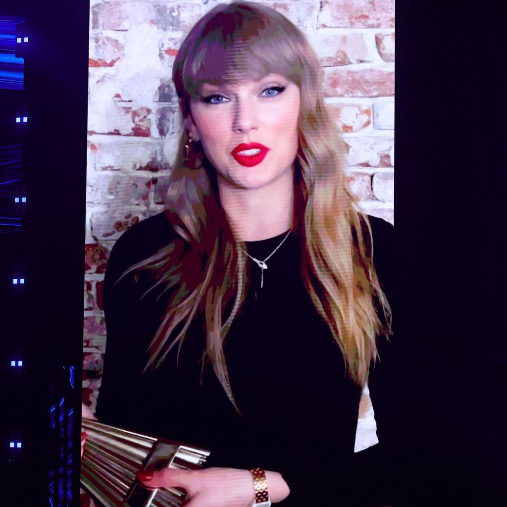 Taylor Swift in der Videobotschaft bei den HeartRadio Music Awards 2025