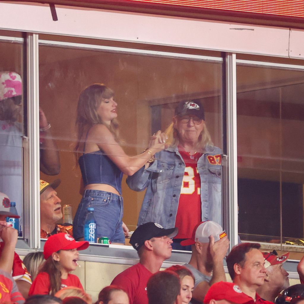 Taylor Swift und Donna Kelce, NFL-Saisondebüt 2024