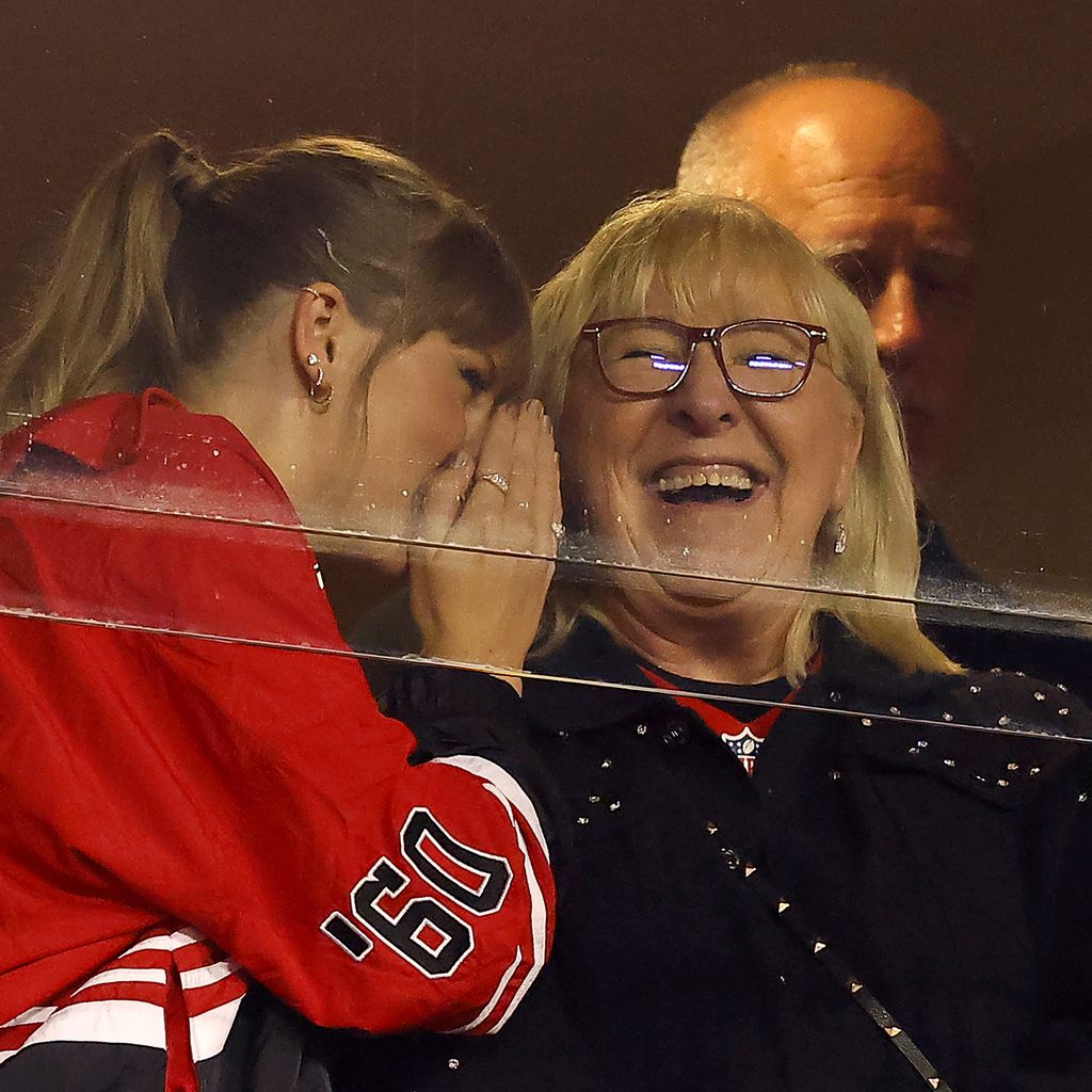Taylor Swift und Donna Kelce im Oktober 2023