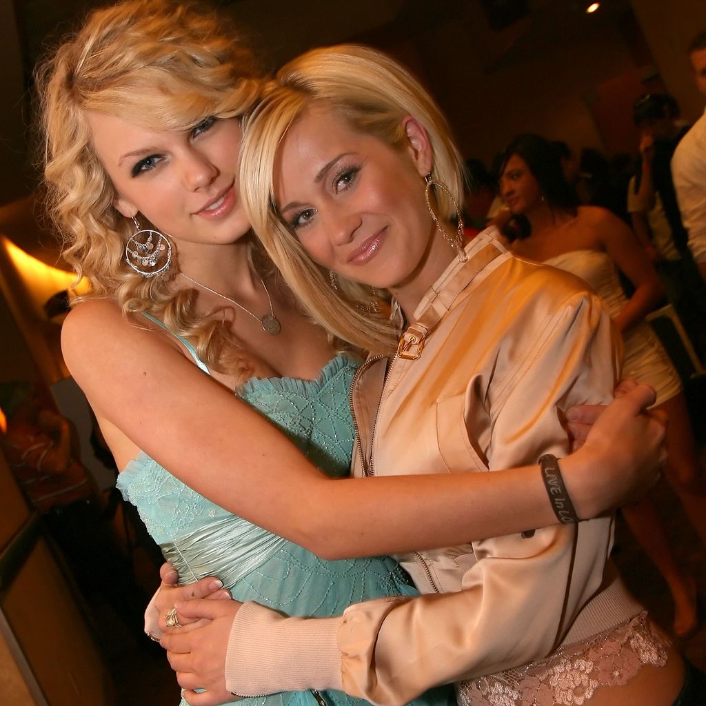Taylor Swift und Kellie Pickler 2007 bei der "ACM New Artists Show"