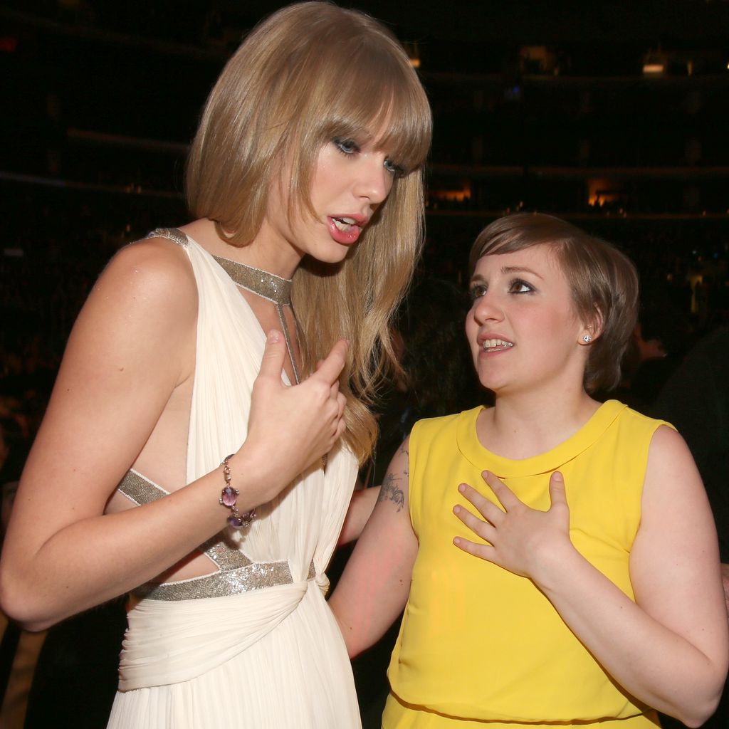 Taylor Swift und Lena Dunham bei den Grammys 2013