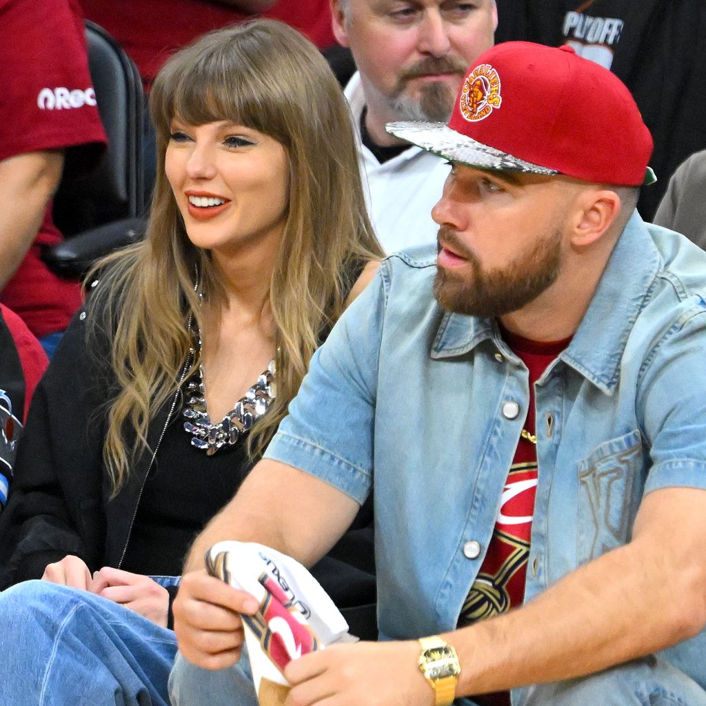 Taylor Swift und Travis Kelce bei Spiel 3 der Eastern Conference Finals in Cleveland, Mai 2026