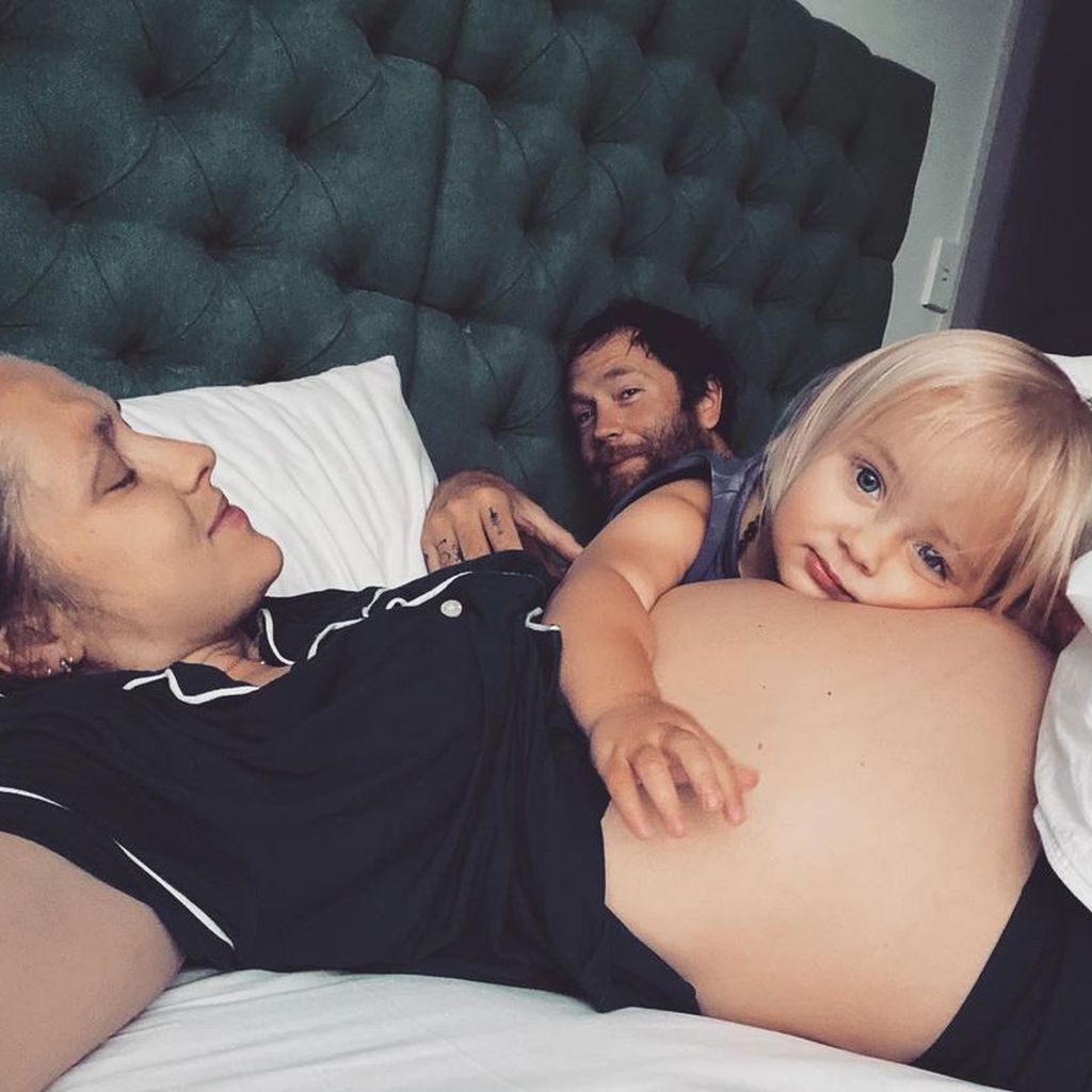 Teresa Palmer mit ihrer Familie im Juni 2021