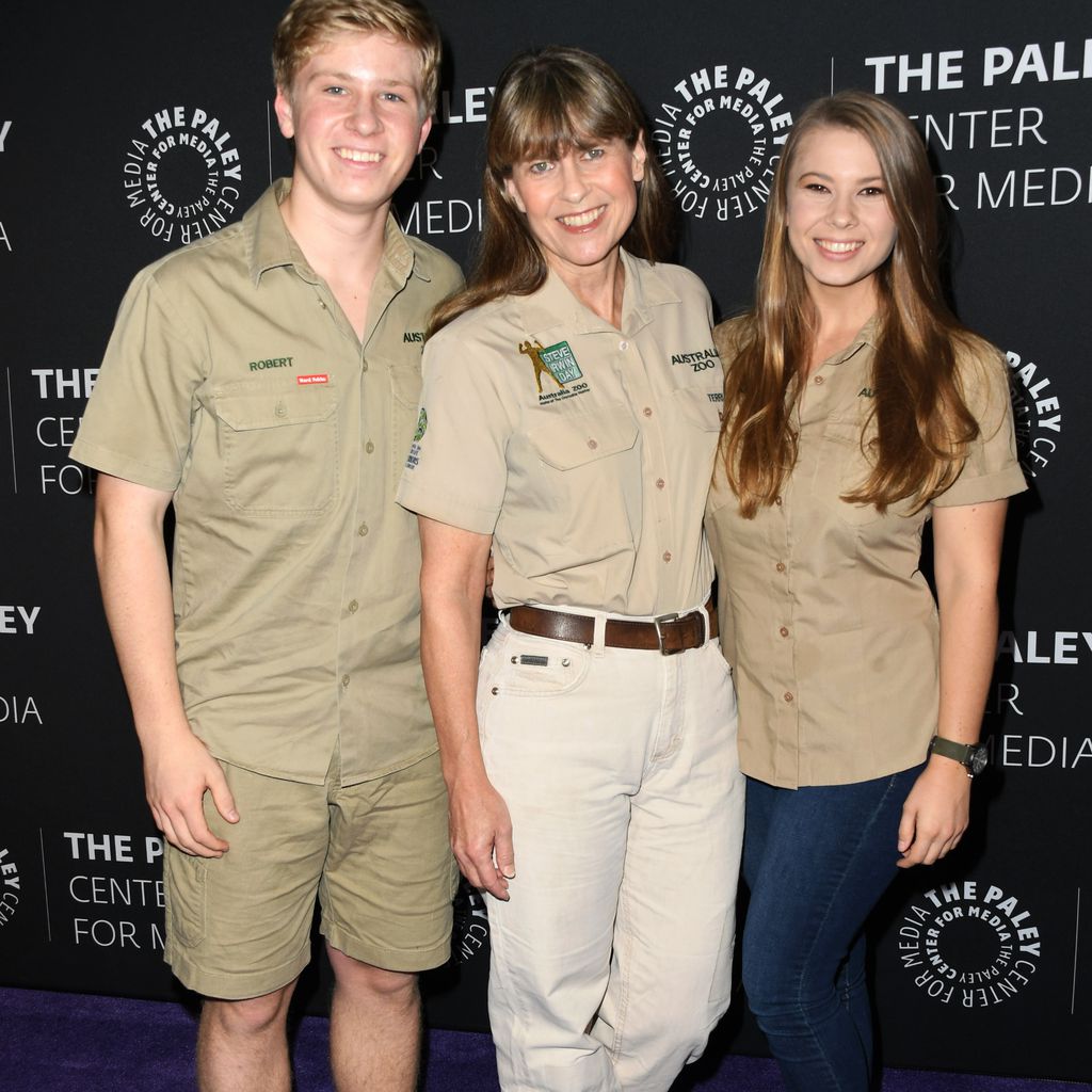 Terri Irwin mit ihren Kindern Robert und Bindi