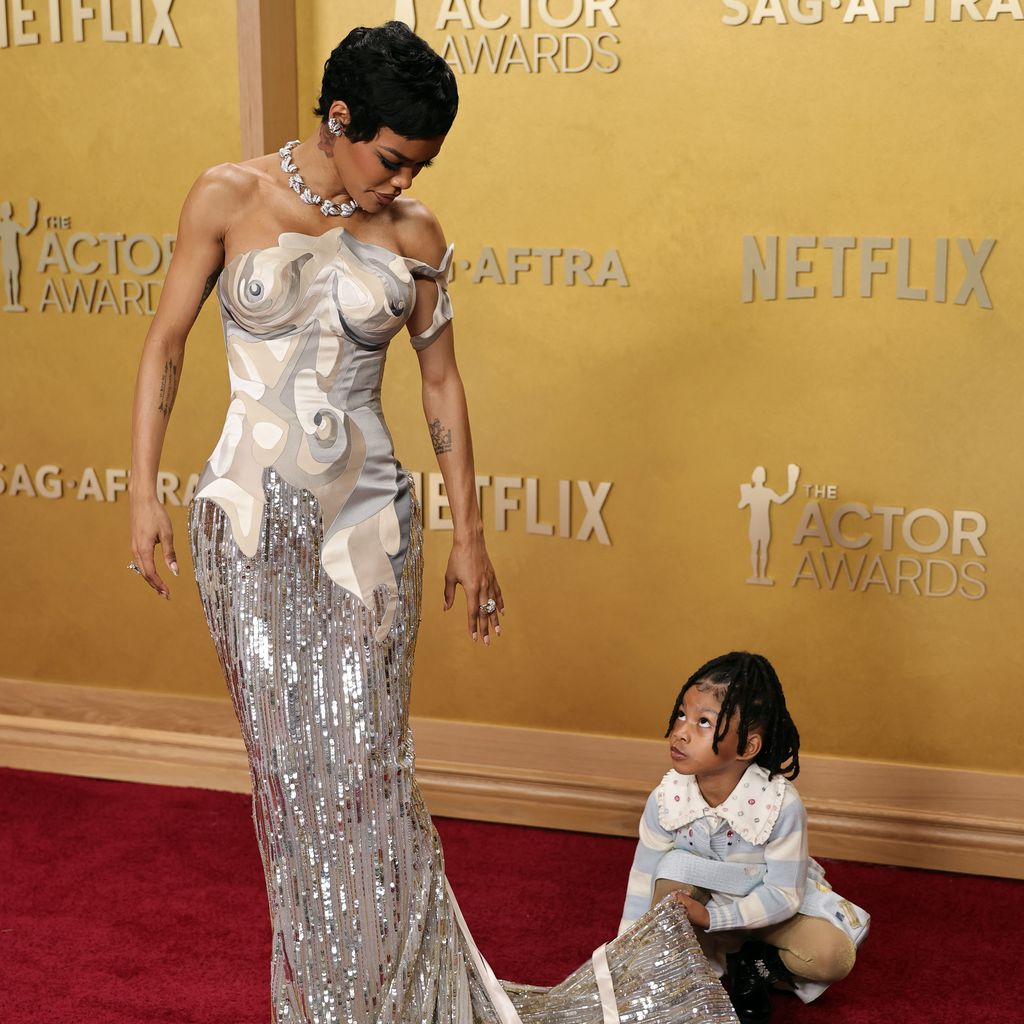 Teyana Taylor und Tochter Rue Rose Shumpert bei den 32. Actor Awards in Los Angeles, März 2026