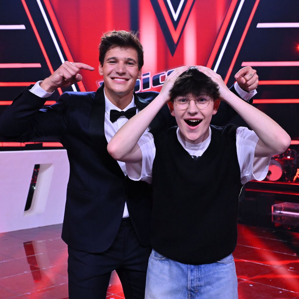 "The Voice Kids"-Gewinner Jakob mit seinem Coach Wincent Weiss, 2024