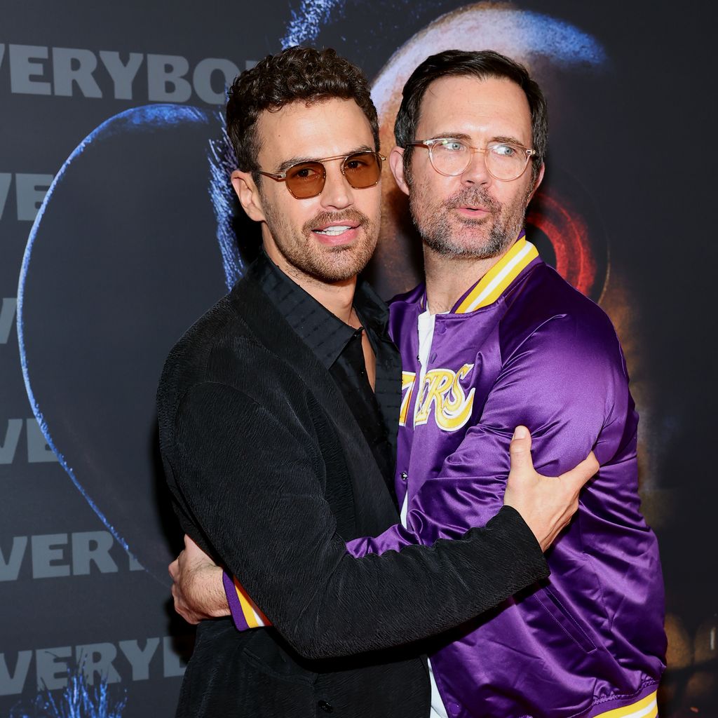 Schauspieler Theo James und Regisseur Osgood Perkins