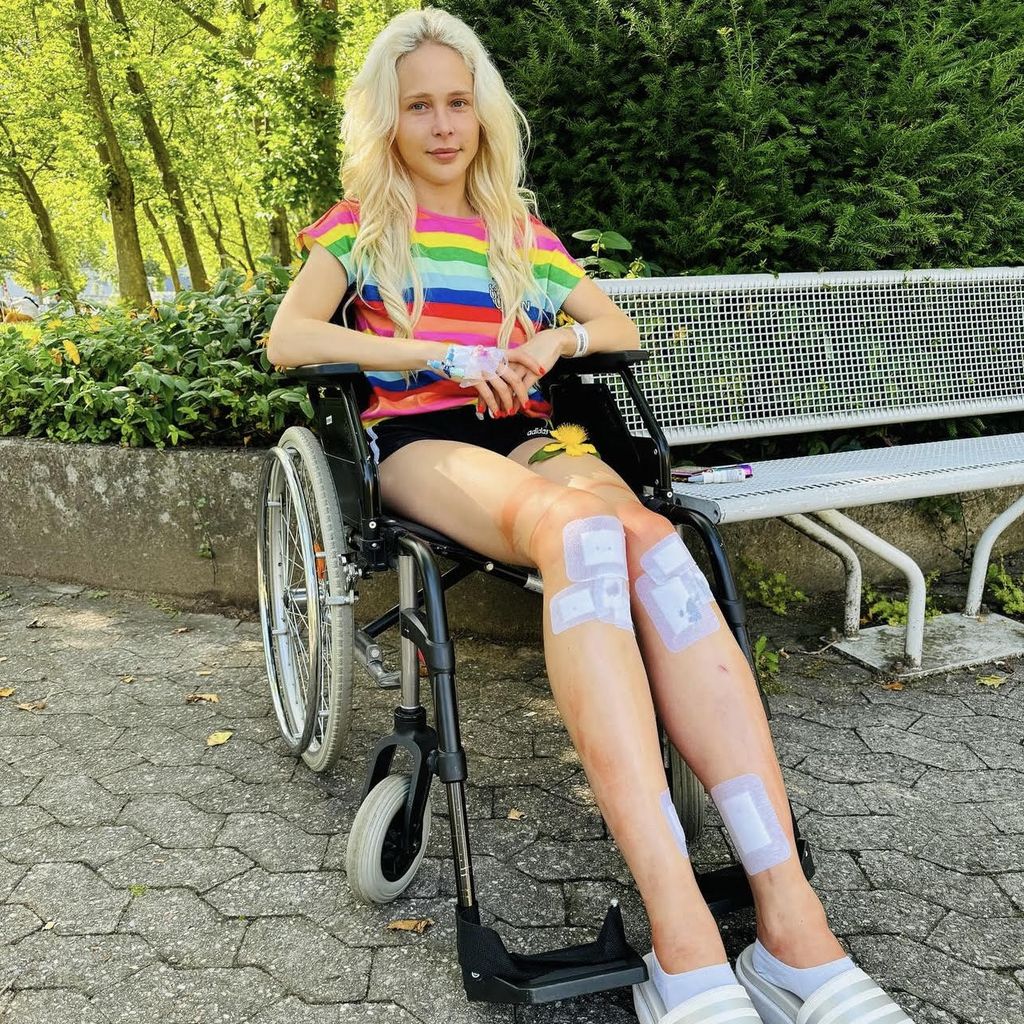 Theresia Fischer nach ihrer Beinoperation im Juni 2024