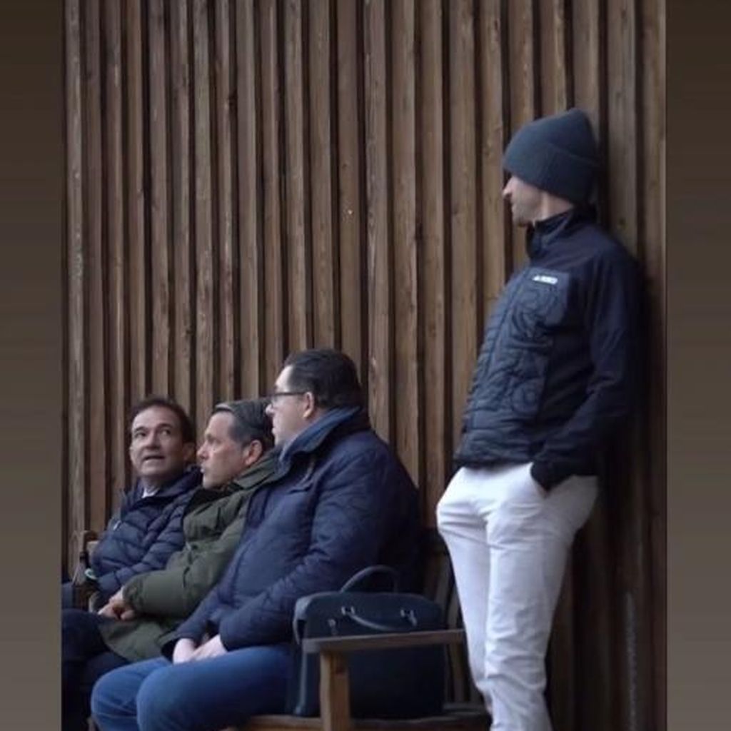 Thomas Müller unterstützt seine Frau Lisa bei einem Reitturnier, März 2025
