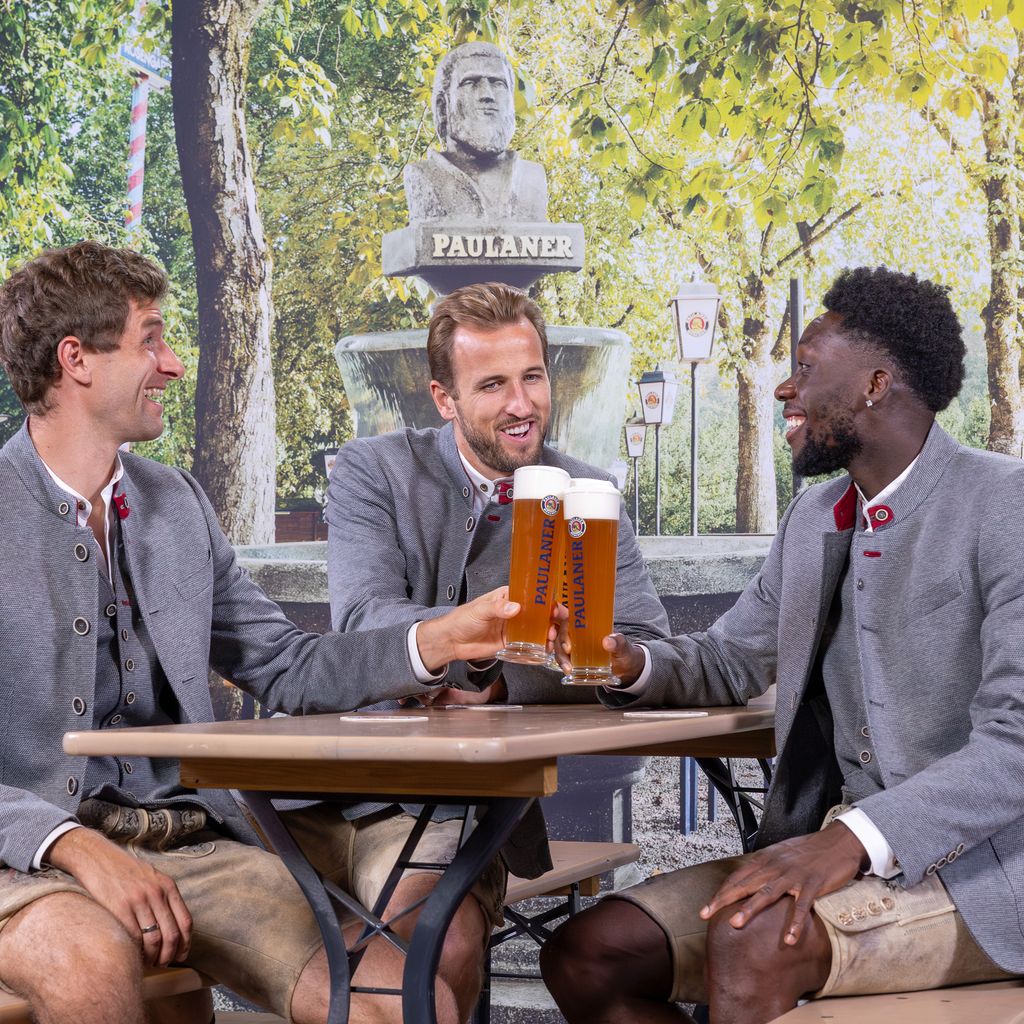 Thomas Müller, Harry Kane und Alphonso Davies, August 2023