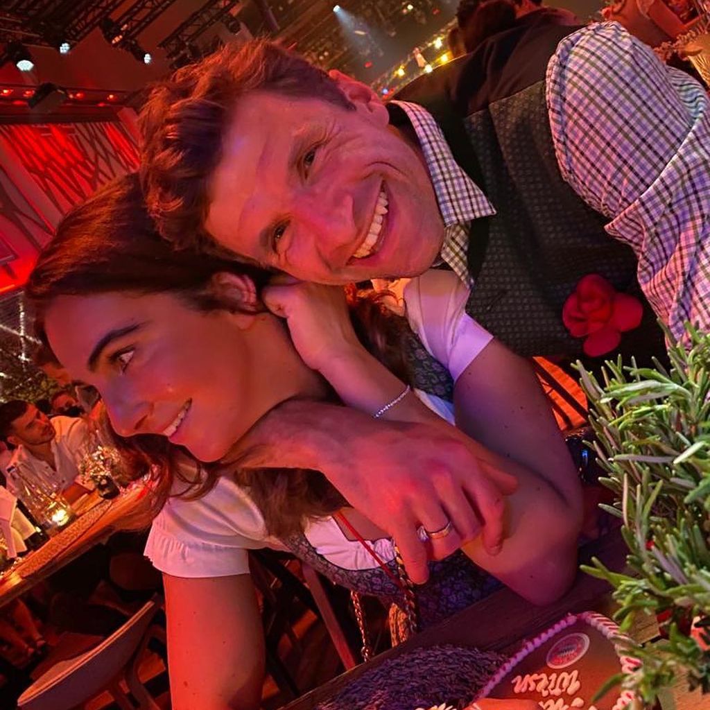 Thomas Müller mit seiner Frau Lisa im Mai 2022