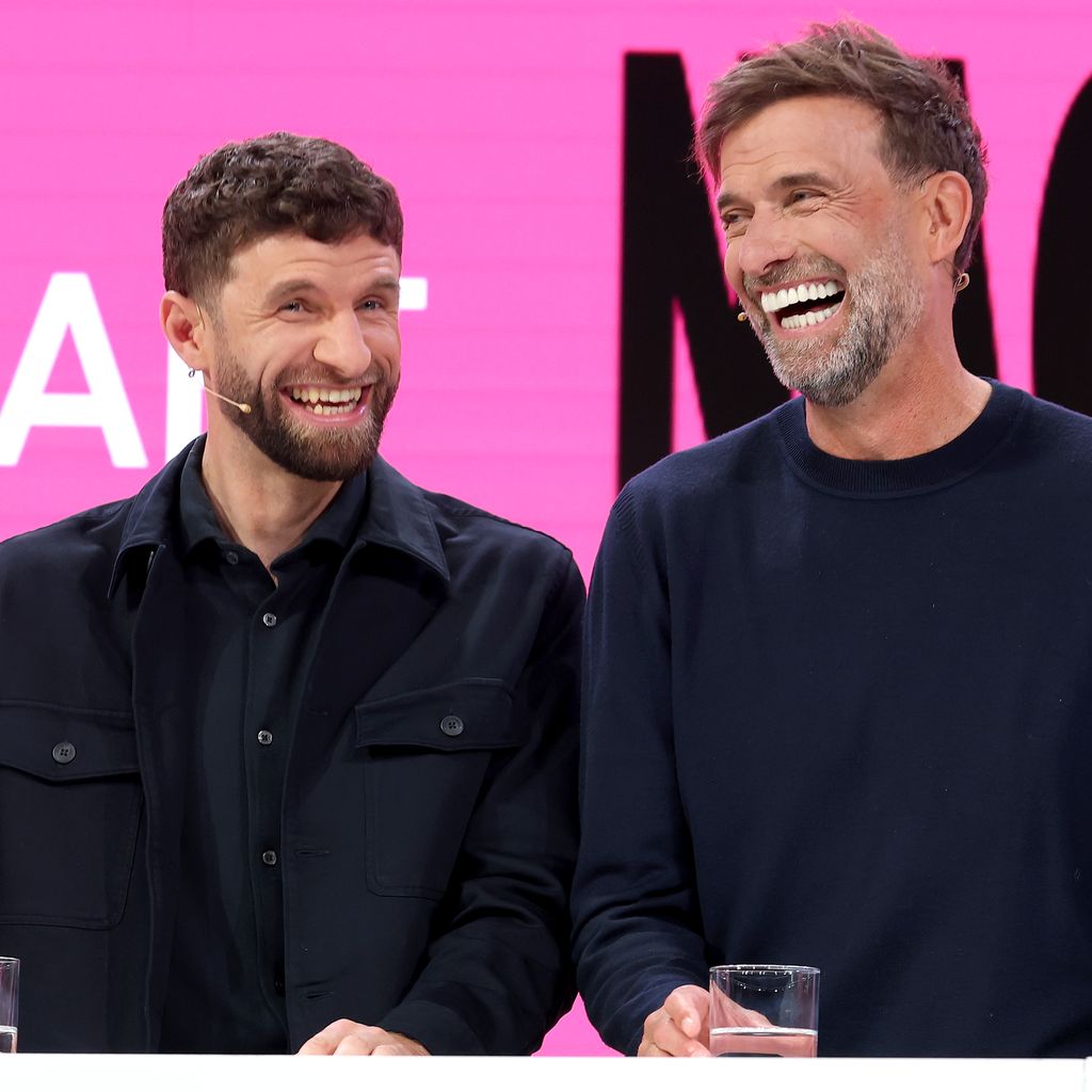 Thomas Müller und Jürgen Klopp bei der Team-Präsentation von MagentaTV zur Fußball-WM 2026