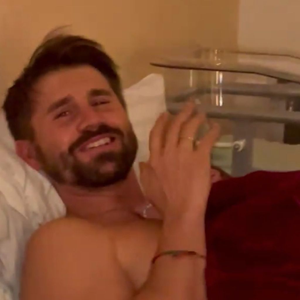 Thore Schölermann mit seiner Tochter