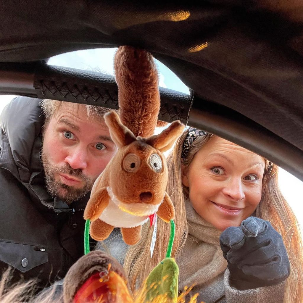 Thore Schölermann und seine Frau Jana im Januar 2022