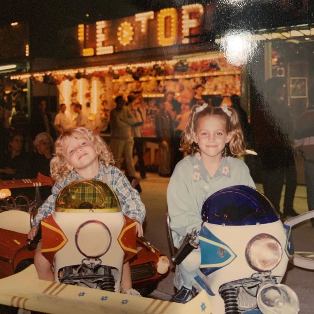 Throwback-Bild von Benjamin und Riley Keough