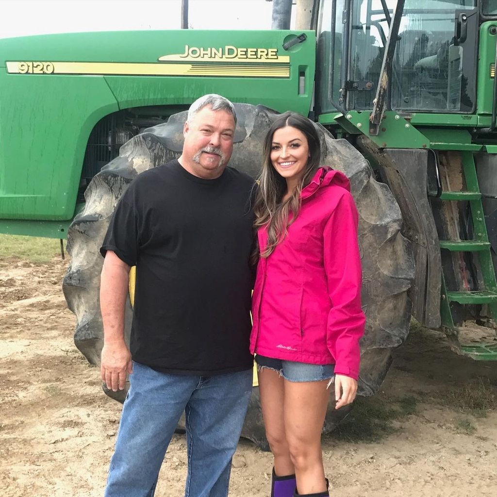 Tia Booth (r.) mit ihrem Vater