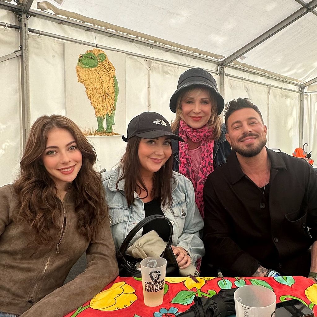 Tianie-Finn James, Claire Gariner, Fiona James und Duncan James