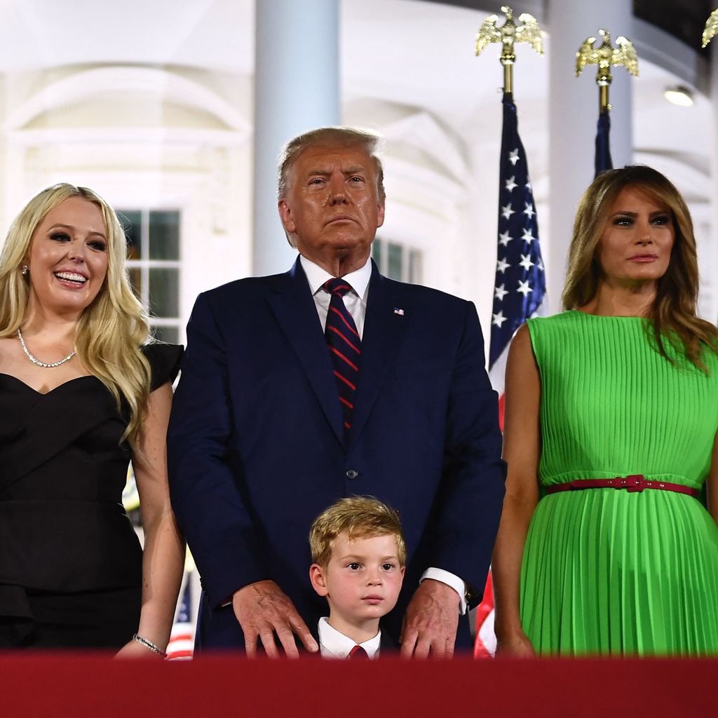 Tiffany, Donald, Melania und Barron Trump sowie Donalds Enkel Theodore James Kushner