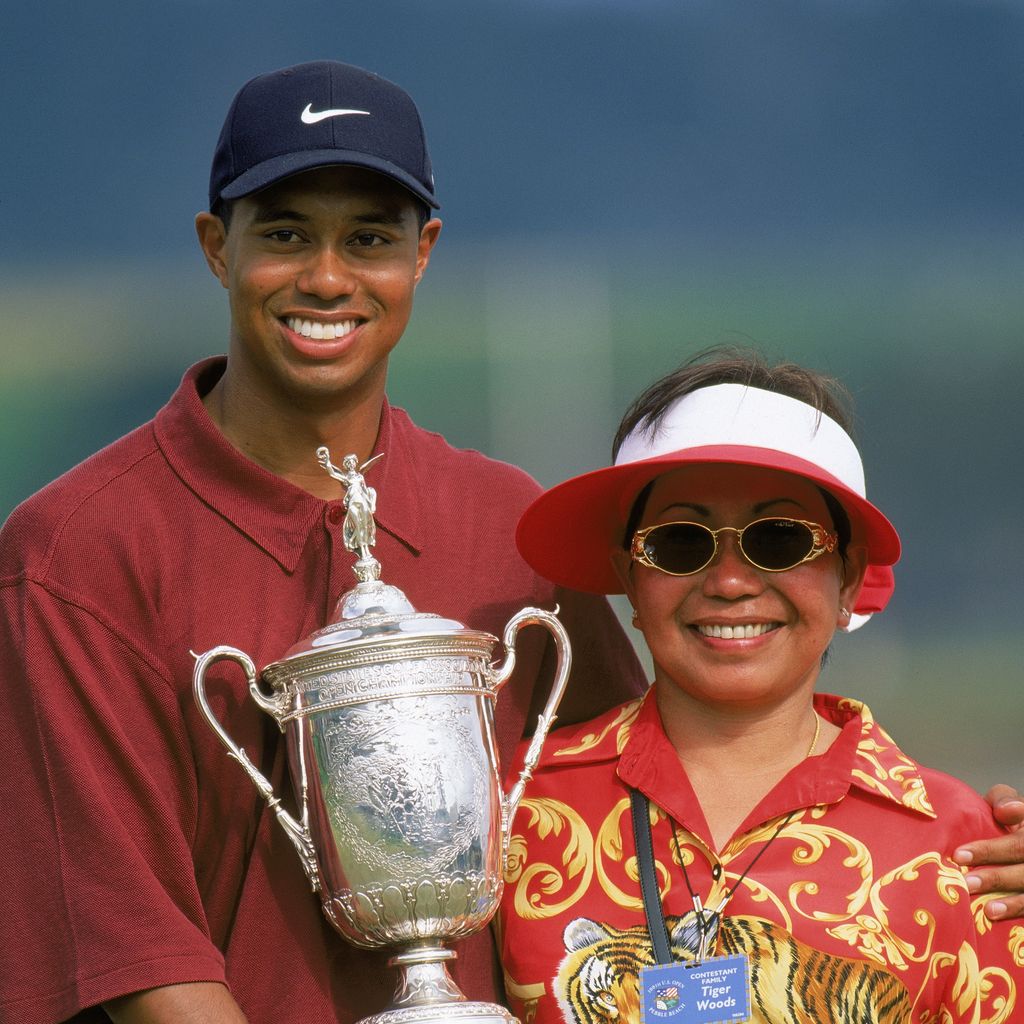 Tiger Woods mit seiner Mutter, Juni 2000
