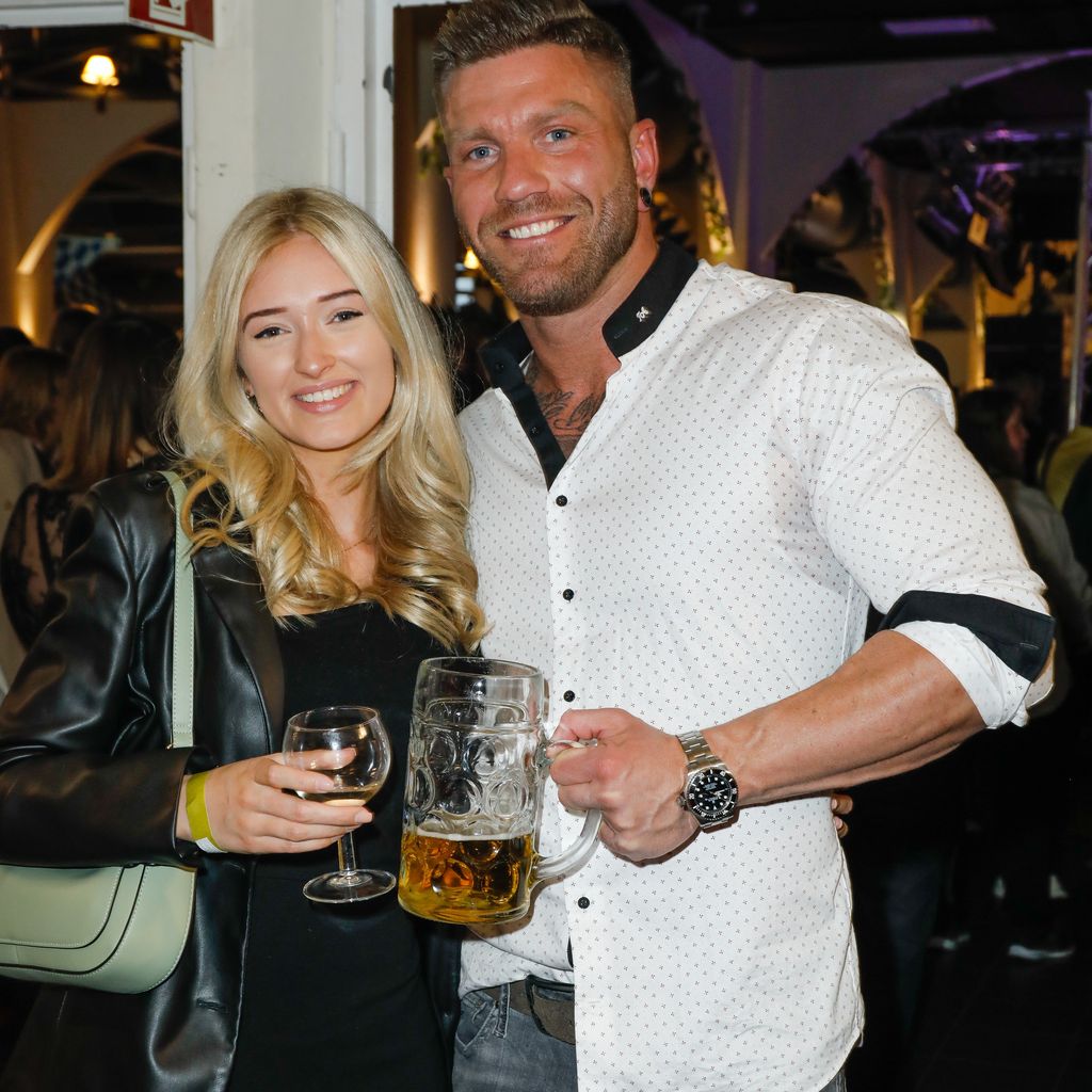 Till Adam und seine Freundin Johanna bei der Release-Party von Eric Sindermanns neuem Song