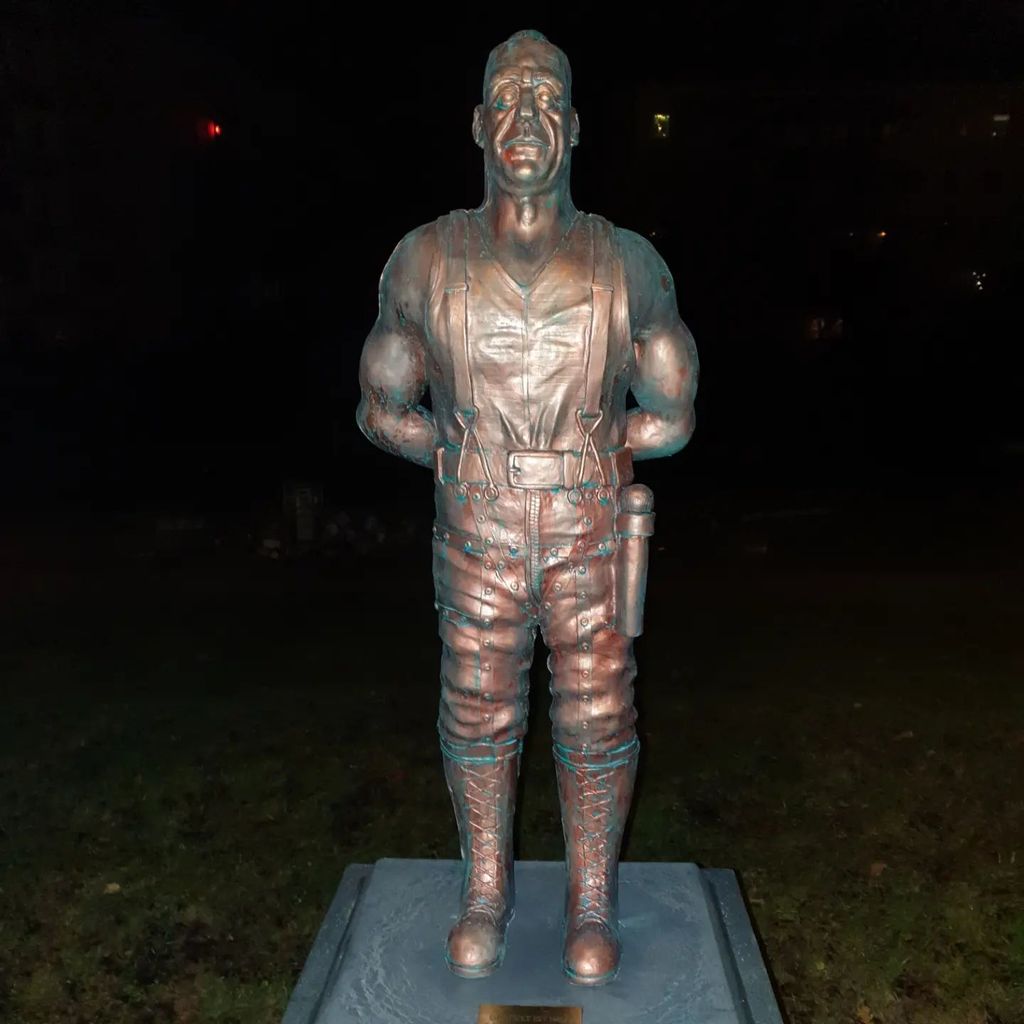 Till Lindemann als Bronze-Statue