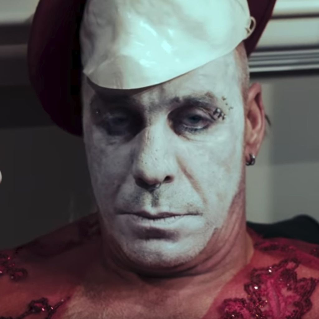 Till Lindemann im Musikvideo zu "Platz Eins"