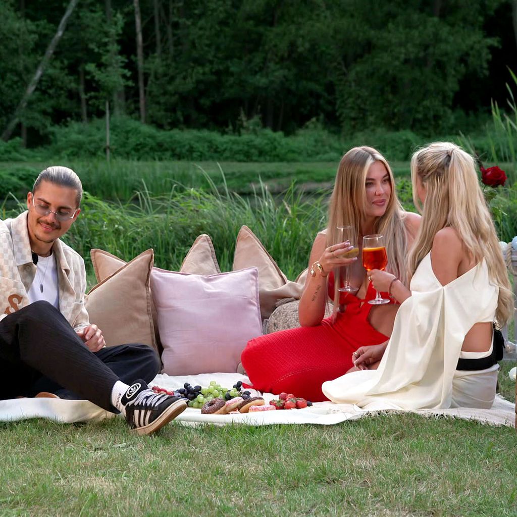 Tim Kühnel, Ina Kina und Emma Fernlund bei "Der Promihof"